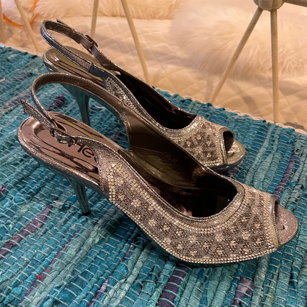 Brand new never worn dress heels